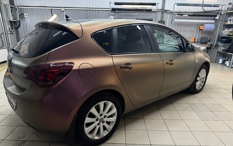 Opel Astra J, 2010 год, 680 000 рублей, 2 фотография