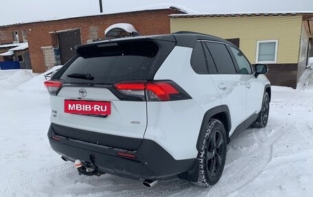 Toyota RAV4, 2020 год, 2 490 000 рублей, 5 фотография