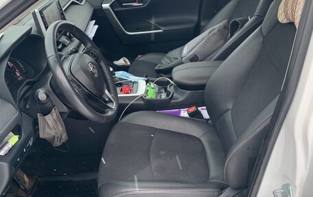 Toyota RAV4, 2020 год, 2 490 000 рублей, 12 фотография