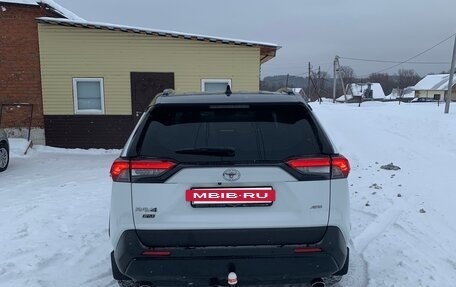 Toyota RAV4, 2020 год, 2 490 000 рублей, 10 фотография