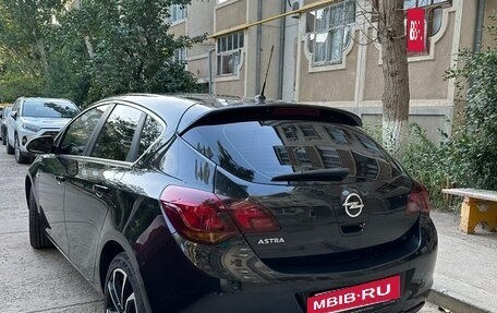 Opel Astra J, 2011 год, 749 999 рублей, 2 фотография