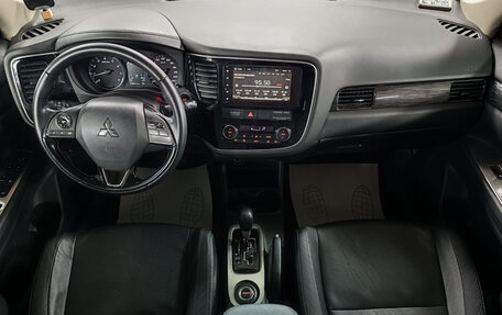 Mitsubishi Outlander III рестайлинг 3, 2015 год, 1 349 000 рублей, 9 фотография