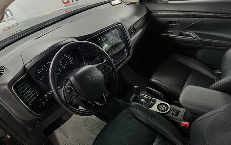 Mitsubishi Outlander III рестайлинг 3, 2015 год, 1 349 000 рублей, 10 фотография