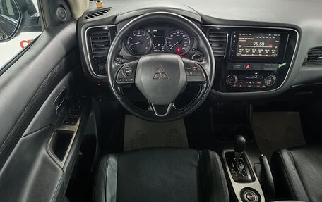 Mitsubishi Outlander III рестайлинг 3, 2015 год, 1 349 000 рублей, 11 фотография