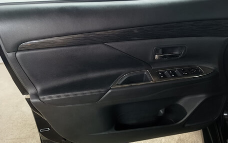 Mitsubishi Outlander III рестайлинг 3, 2015 год, 1 349 000 рублей, 19 фотография