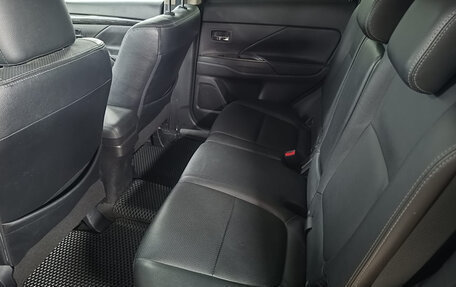 Mitsubishi Outlander III рестайлинг 3, 2015 год, 1 349 000 рублей, 20 фотография