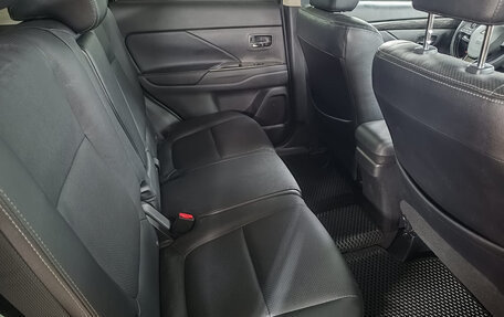 Mitsubishi Outlander III рестайлинг 3, 2015 год, 1 349 000 рублей, 21 фотография