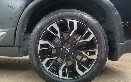 Mitsubishi Outlander III рестайлинг 3, 2015 год, 1 349 000 рублей, 23 фотография