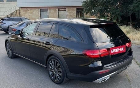 Mercedes-Benz E-Класс, 2017 год, 2 600 000 рублей, 3 фотография
