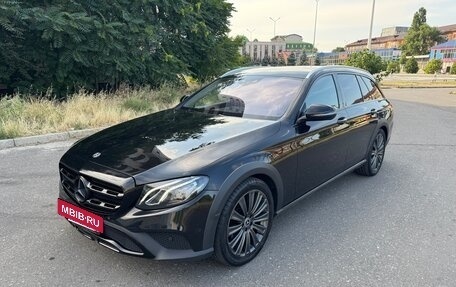 Mercedes-Benz E-Класс, 2017 год, 2 600 000 рублей, 2 фотография