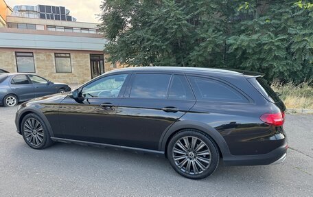 Mercedes-Benz E-Класс, 2017 год, 2 600 000 рублей, 18 фотография