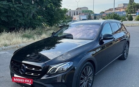 Mercedes-Benz E-Класс, 2017 год, 2 600 000 рублей, 21 фотография