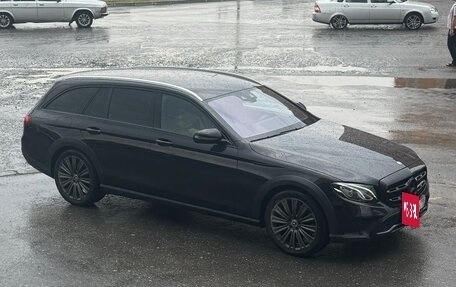 Mercedes-Benz E-Класс, 2017 год, 2 600 000 рублей, 23 фотография