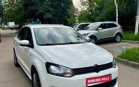 Volkswagen Polo VI (EU Market), 2013 год, 800 000 рублей, 2 фотография