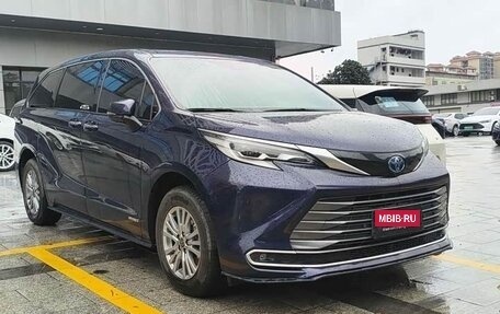 Toyota Sienna, 2021 год, 2 800 202 рублей, 2 фотография