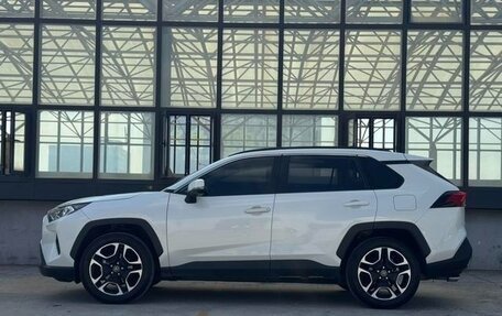 Toyota RAV4, 2021 год, 2 550 000 рублей, 3 фотография