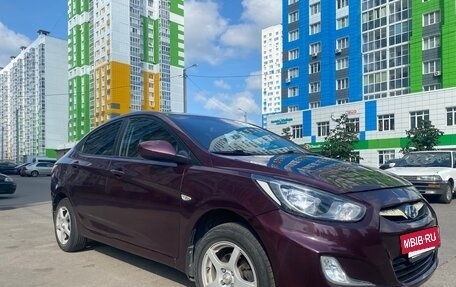 Hyundai Solaris II рестайлинг, 2012 год, 870 000 рублей, 2 фотография