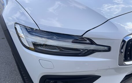 Volvo V60 Cross Country II, 2019 год, 4 300 000 рублей, 14 фотография