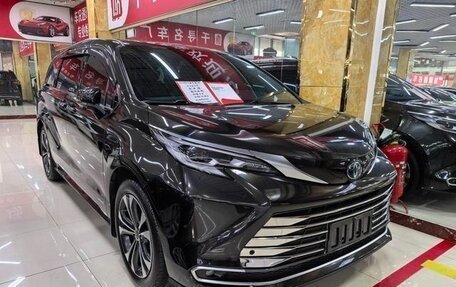 Toyota Sienna, 2022 год, 3 995 000 рублей, 3 фотография