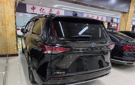 Toyota Sienna, 2022 год, 3 995 000 рублей, 9 фотография