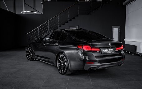 BMW 5 серия, 2021 год, 5 300 000 рублей, 4 фотография