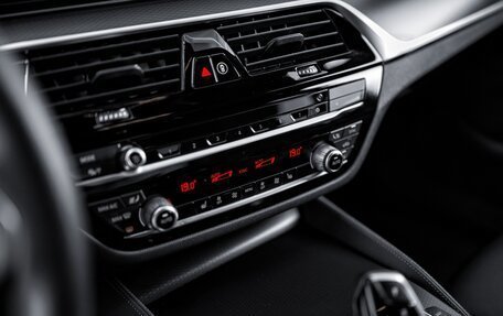 BMW 5 серия, 2021 год, 5 300 000 рублей, 23 фотография
