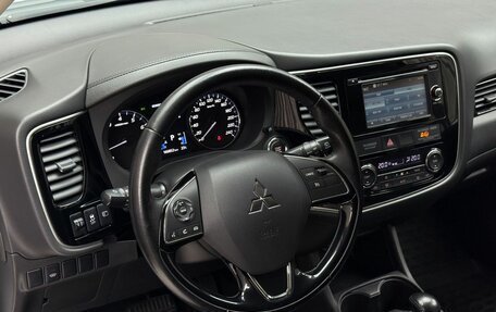 Mitsubishi Outlander III рестайлинг 3, 2016 год, 1 770 000 рублей, 10 фотография