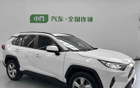 Toyota RAV4, 2021 год, 2 400 000 рублей, 1 фотография