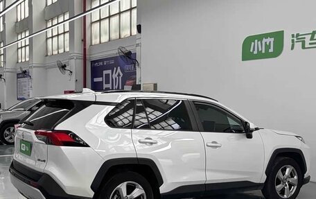 Toyota RAV4, 2021 год, 2 400 000 рублей, 9 фотография