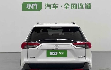 Toyota RAV4, 2021 год, 2 400 000 рублей, 7 фотография