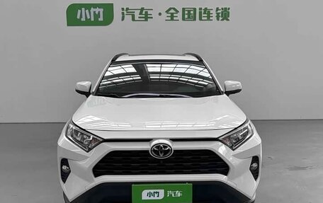 Toyota RAV4, 2021 год, 2 400 000 рублей, 11 фотография