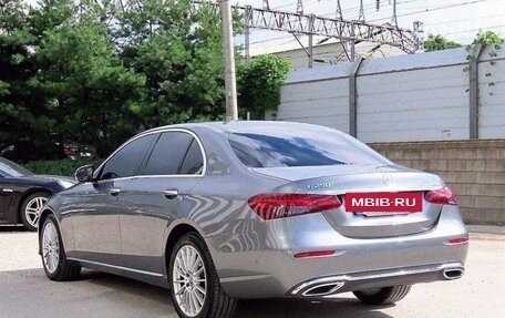 Mercedes-Benz E-Класс, 2022 год, 2 975 000 рублей, 3 фотография