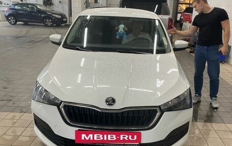 Skoda Rapid II, 2021 год, 1 565 000 рублей, 2 фотография