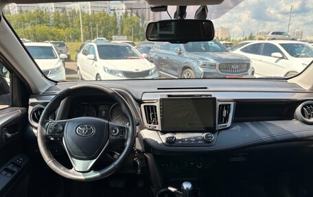 Toyota RAV4, 2017 год, 1 900 000 рублей, 13 фотография