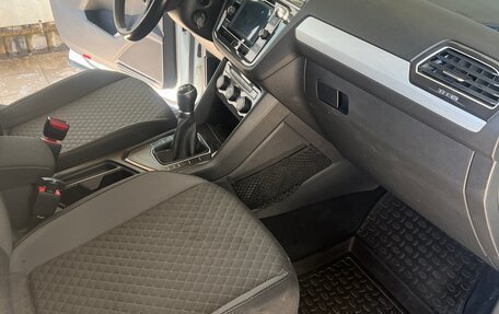Volkswagen Tiguan II, 2018 год, 1 950 000 рублей, 8 фотография