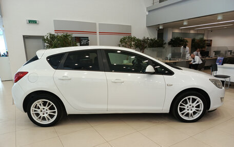 Opel Astra J, 2011 год, 496 000 рублей, 5 фотография