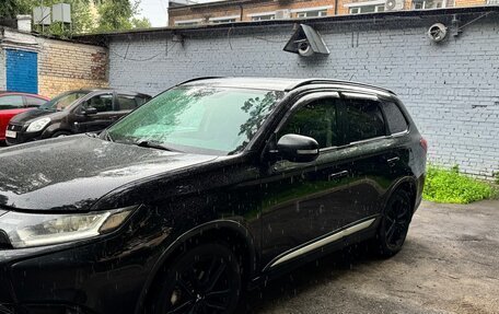 Mitsubishi Outlander III рестайлинг 3, 2015 год, 1 450 000 рублей, 3 фотография