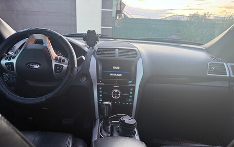 Ford Explorer VI, 2013 год, 2 100 000 рублей, 4 фотография