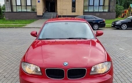 BMW 1 серия, 2011 год, 800 000 рублей, 2 фотография