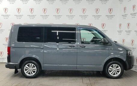 Volkswagen Caravelle T5, 2014 год, 1 980 000 рублей, 2 фотография