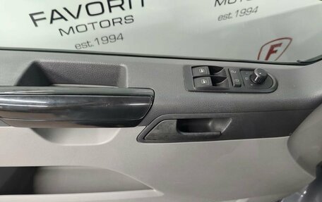 Volkswagen Caravelle T5, 2014 год, 1 980 000 рублей, 3 фотография