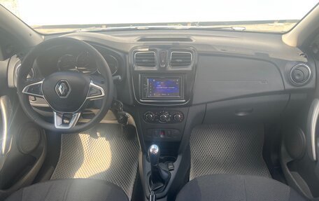 Renault Logan II, 2019 год, 890 000 рублей, 11 фотография