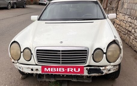 Mercedes-Benz E-Класс, 1996 год, 150 000 рублей, 3 фотография