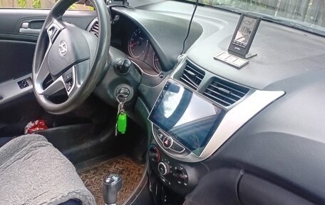 Hyundai Solaris II рестайлинг, 2013 год, 730 000 рублей, 7 фотография