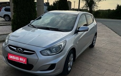 Hyundai Solaris II рестайлинг, 2011 год, 800 000 рублей, 1 фотография