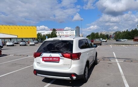 Mitsubishi Outlander III рестайлинг 3, 2016 год, 1 700 000 рублей, 3 фотография