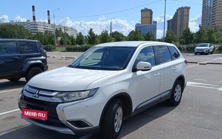 Mitsubishi Outlander III рестайлинг 3, 2016 год, 1 700 000 рублей, 2 фотография