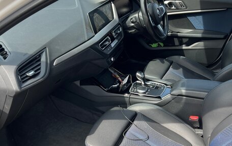 BMW 1 серия, 2019 год, 1 900 000 рублей, 11 фотография
