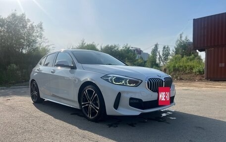 BMW 1 серия, 2019 год, 1 900 000 рублей, 2 фотография