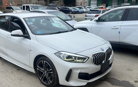 BMW 1 серия, 2019 год, 1 900 000 рублей, 16 фотография